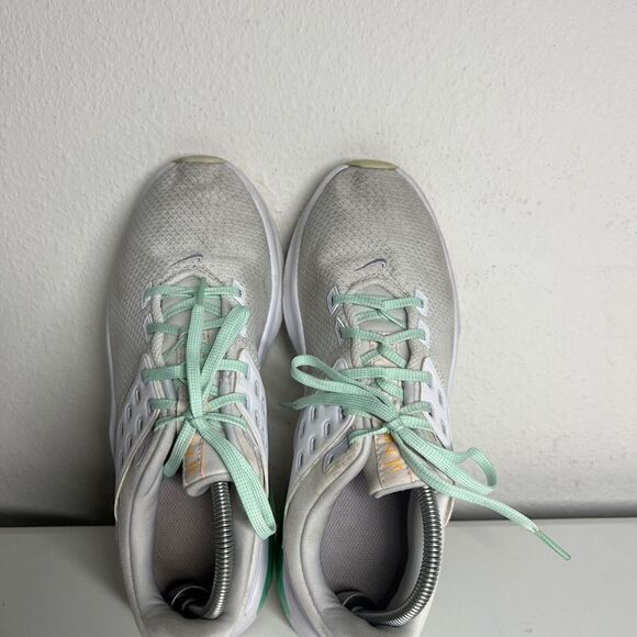 Size 9,5 Nike Air Max Bella TR 4 White Green Glow 2021 - Picture 3 of 14